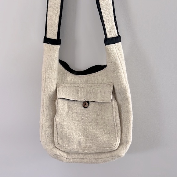 NEW 100% Wool Small Crossbody Messenger Bag - Picture 2 of 9